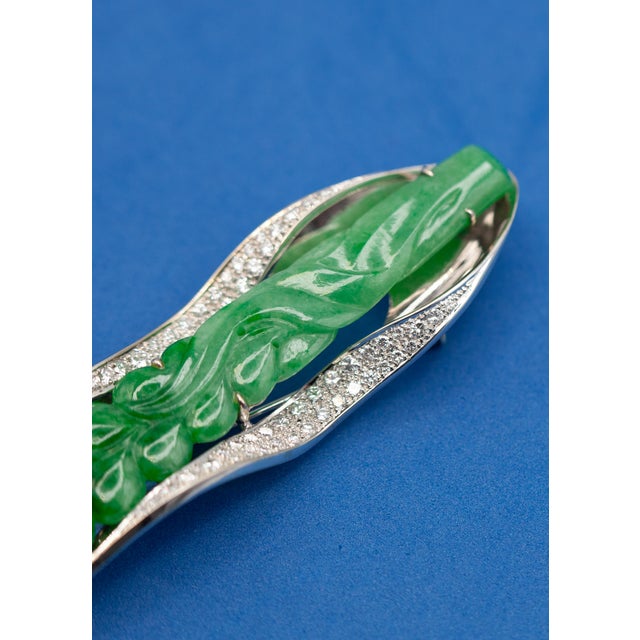 Green Late 20th Century 18k White Gold Diamond Carved Jade Pendant/Brooch Choker Wire Necklace For Sale - Image 8 of 12