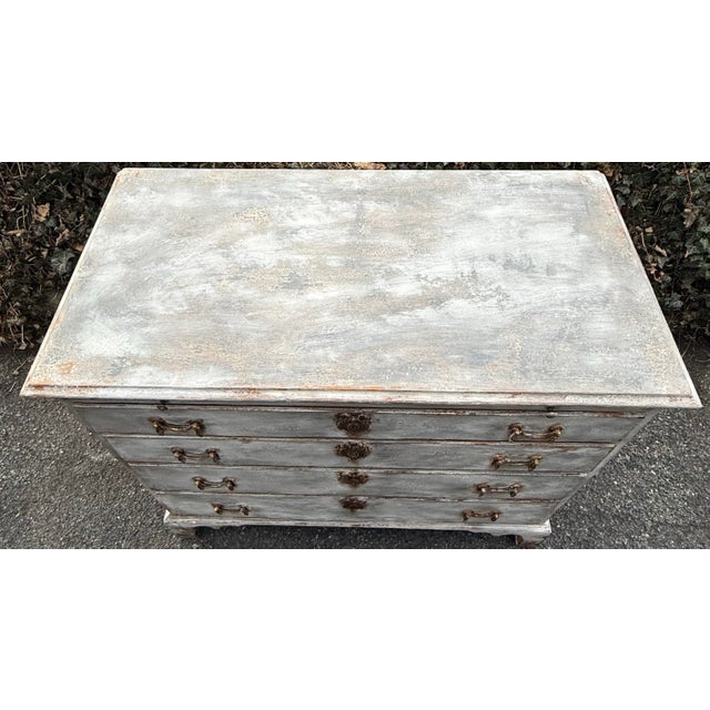 1960s Gustavian Inspired Hand Painted Chest of Drawers / Commode For Sale - Image 5 of 12