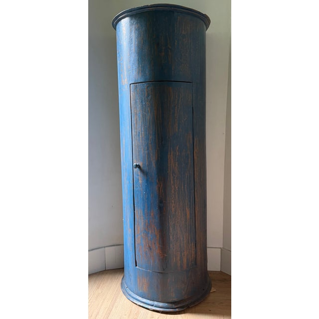 Antique Bow-Front Corner Cabinet in Blue Paint, 18th Century For Sale - Image 4 of 17