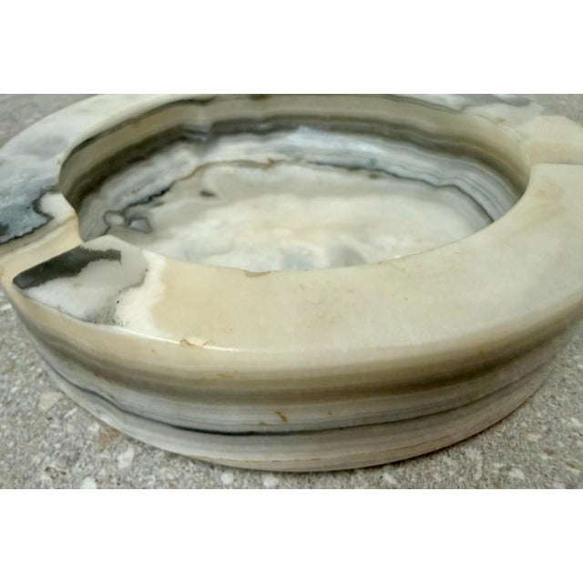 Mid-Century Modern Large Round Vintage Ashtray, Vide Poche in White Onyx Marble in the Style of Angelo Mangiarotti, Italy, 1970s For Sale - Image 3 of 12