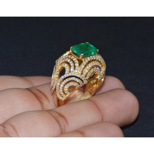 Early 21st Century Certified Natural 5.45Cts VS F Diamond Emerald 18K Solid Gold Dome Bombay Ring, size 6.75 For Sale - Image 5 of 12