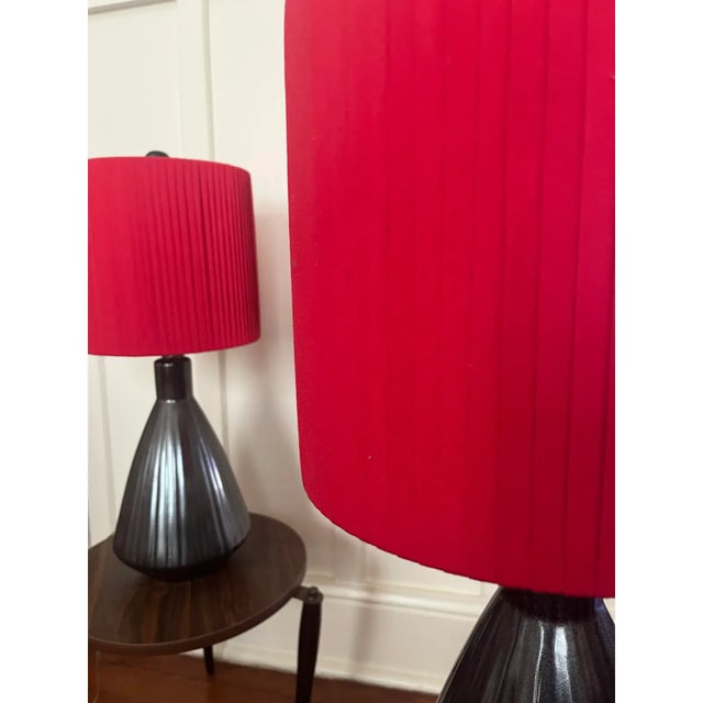Contemporary Pair of 1980s Postmodern Ceramic Lamps With Custom Red Pleated Shades For Sale - Image 3 of 9