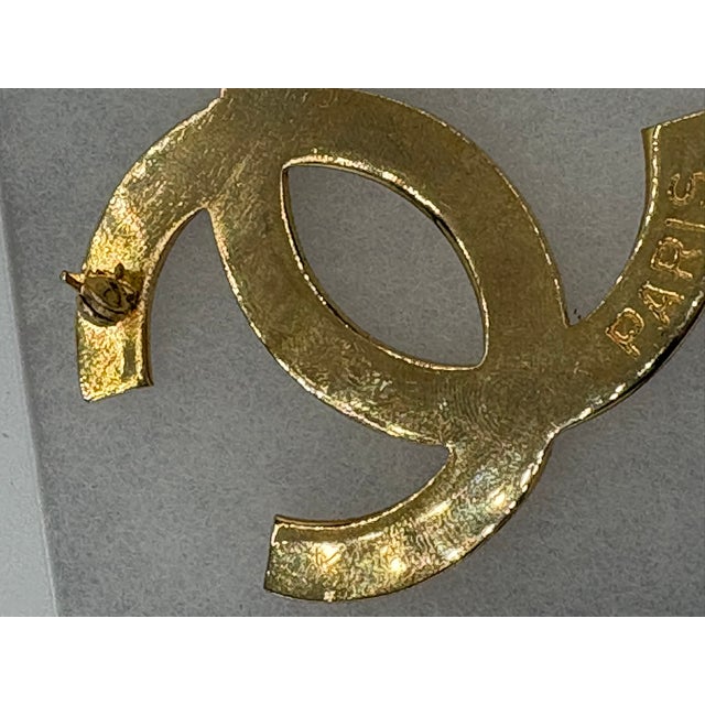 Metal Vintage Gold Tone Metal Interlocking CC Brooch With Paris Stamp For Sale - Image 7 of 10