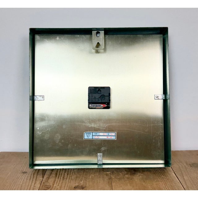 Industrial Square Green Wall Clock from Pragotron, 1980s For Sale - Image 16 of 17