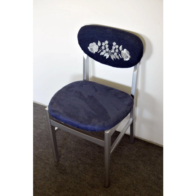 This Kalocsa patterned blue chair would look great in any environment. It features an embroidered silver Kalocsa pattern...