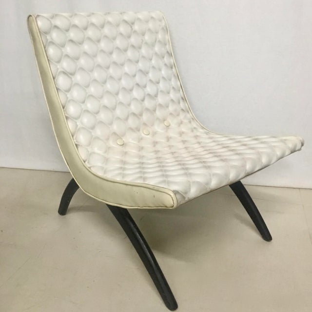 Mid-Century Modern Vintage White Patterned Vinyl Scoop Chair For Sale - Image 3 of 9