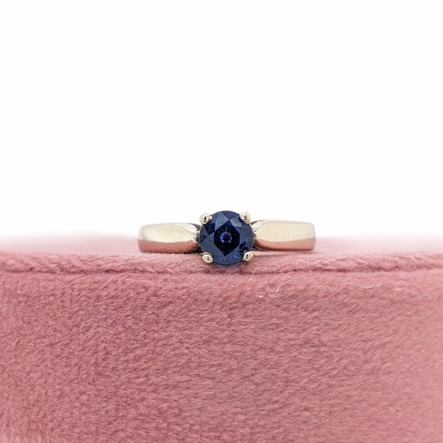 Blue Sapphire Solitaire Ring in Solid 14k Gold, Round Shape 5mm, Size 6.75 For Sale - Image 4 of 8