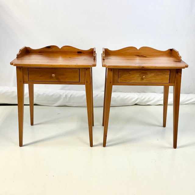Ethan Allen 1970s Vintage Arts & Crafts Shaker Ethan Allen Pine Side Tables - A Pair, Country Craftsman Collection For Sale - Image 4 of 16
