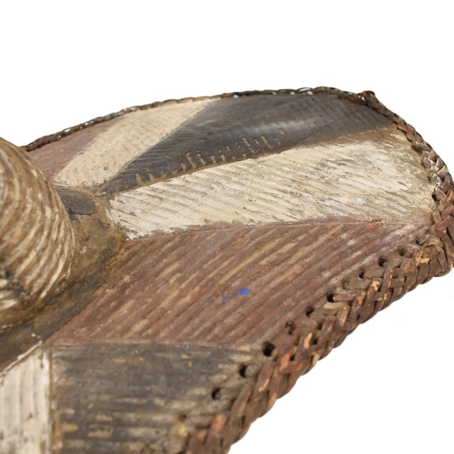 African Early 20th Century Songye Shield with Kifwebe Mask Icon For Sale - Image 3 of 7