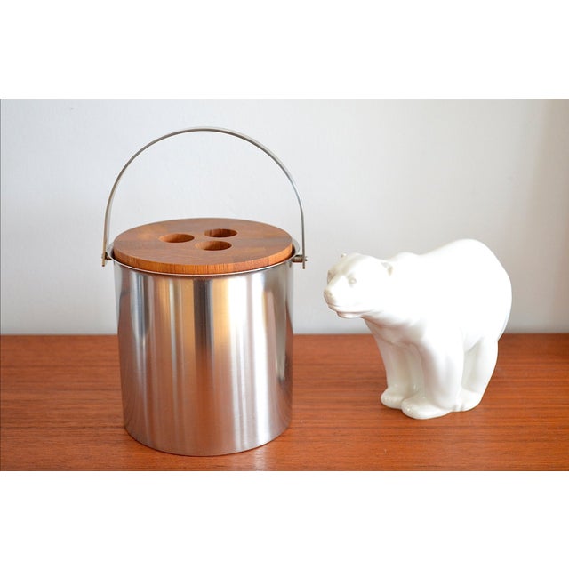 Very rare Cylinda ice cooler, 14cm tall, by Danish architect and designer Arne Jacobsen for Stelton. The stainless steel...