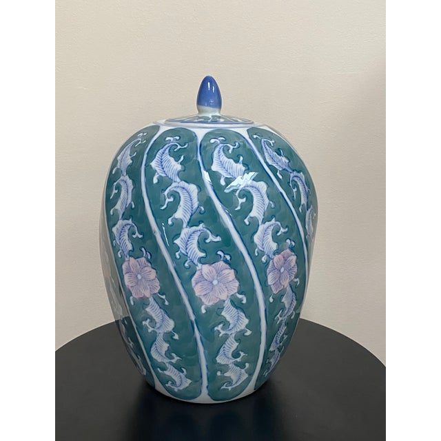 Vintage Mid-Century Chinese Chinoiserie Style Hand-Painted Porcelain Ginger Jar For Sale - Image 4 of 14