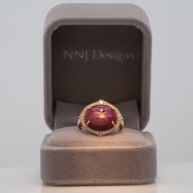 Modern 12Ct Star Ruby Ring With Natural Diamond Accents: Solid 14k Gold, Size 6.75 For Sale - Image 3 of 9