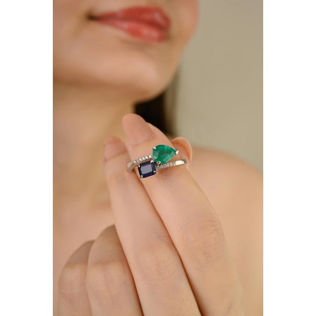 2.09 Ct Emerald Sapphire Modern Toi Et Moi Ring Size 5 in 14k White Gold For Sale - Image 9 of 15