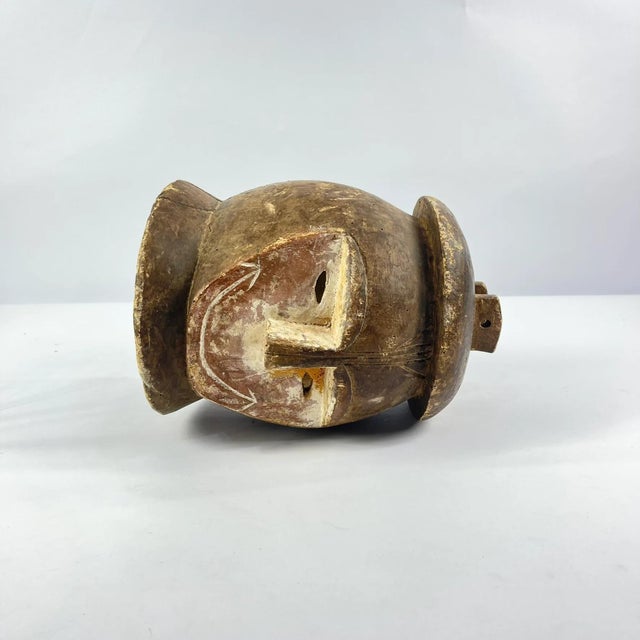 African Early 20th Century Ibibio Mask Cross River on Custom Stand Nigeria MATTER COLLECTION For Sale - Image 3 of 8