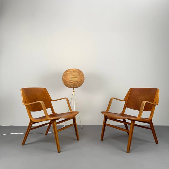 Shown here in an early version by Fritz Hansen. The most comfortable armchair without upholstery! Seat and back made of...