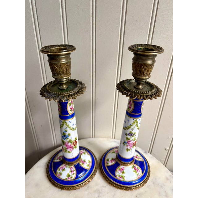 Early 20th Century Antique Sèvres-Style Porcelain & Bronze Hand-Painted Candlesticks Pair Lp Paris For Sale - Image 5 of 12