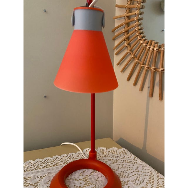 Postmodern Mathias Orange-Red Adjustable Desk Lamp With Circular Base – Retro Design For Sale - Image 6 of 8