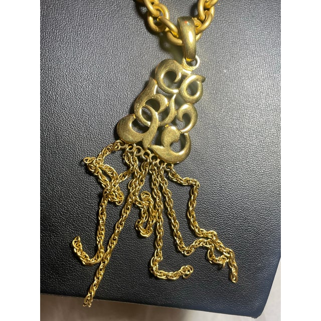 Kramer 1960s Kramer Large 29” Oval Link Chain and Abstract Tasseled Pendant 4.5” For Sale - Image 4 of 7