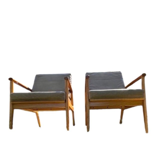 Mid-Century Modern Signed Pair of Thos. Moser White Oak & Leather ‘Fahmida’ Lounge Chairs | Mid-Century Modern For Sale - Image 3 of 7