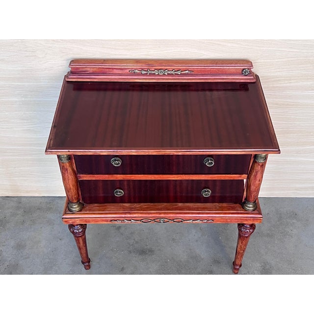 This pair of beautifully designed nightstands in the style of Louis XV are not only pretty but also practical. The size of...