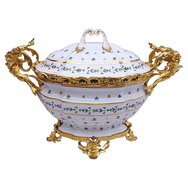Louis XV Style French Porcelain Soup Tureen, 1900s For Sale