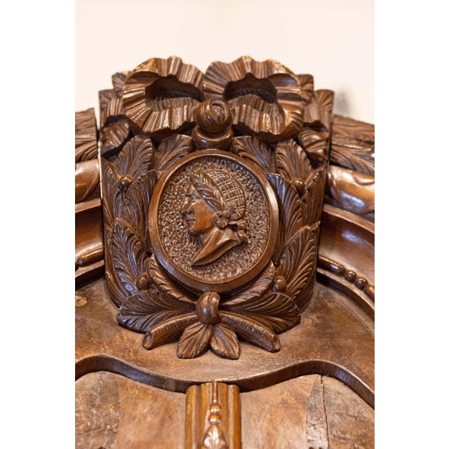 Dutch Rococo Revival 1890s Bombé Vitrine Display Cabinet with Carved Medallion For Sale - Image 10 of 11