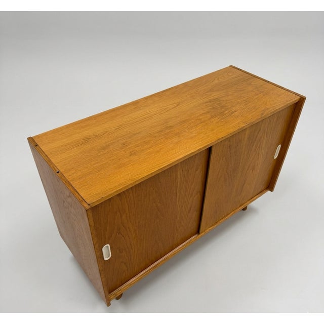 1960s Mid-Century U-452 Chest of Drawers from Jiří Jiroutek, Czechoslovakia, 1960s For Sale - Image 5 of 6