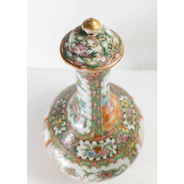 19th Century Chinese Export Chinoiserie Rose Medallion Bottle Vase With Lid For Sale - Image 9 of 18