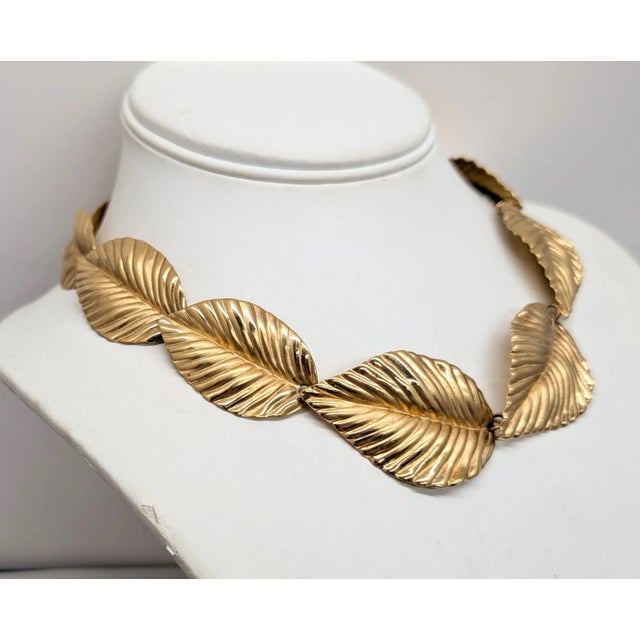 Late 1970s goldtone textured frosted graduating leaves slightly overlapping each other in a line collar necklace with fold...