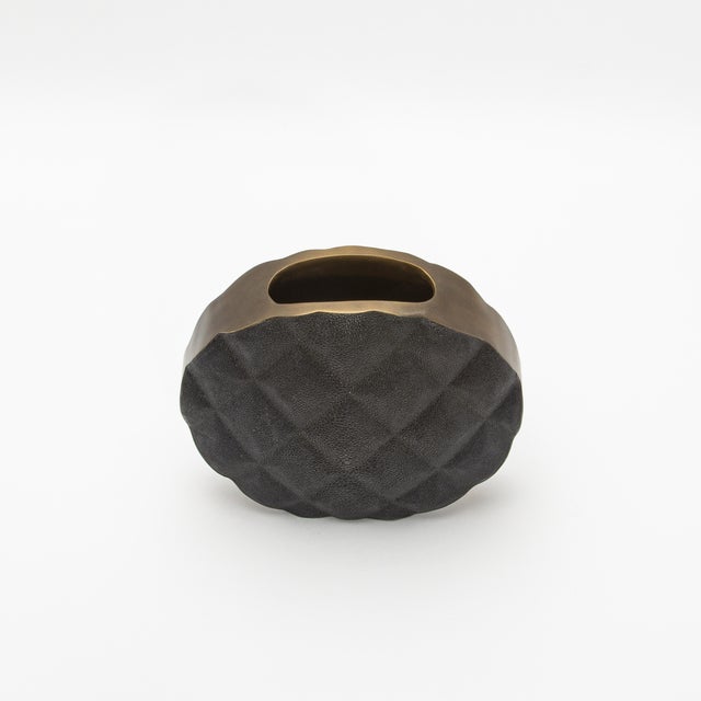 Modern Quilted Vase in Black Shagreen With Brass Details by Kifu Paris For Sale In Los Angeles - Image 6 of 8