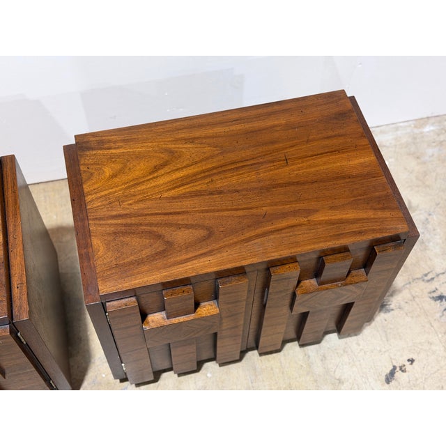 Lane Furniture Pair Lane Staccato Brutalist Nightstands - Vintage Mid Century Bedside Tables For Sale - Image 4 of 11