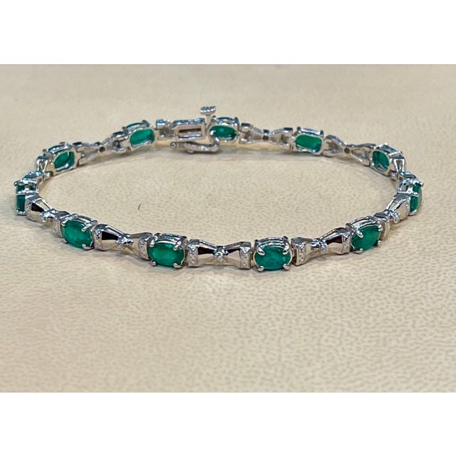 Contemporary 11 Carat Natural Emerald & Diamond Cocktail Tennis Bracelet 14 Karat White Gold For Sale - Image 3 of 18