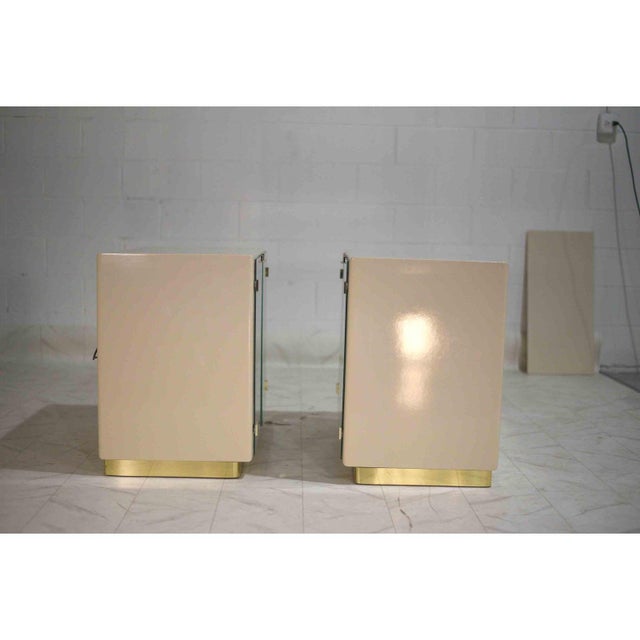 1980s Milo Baughman for Thayer Coggin Cream Lacquer Lighted Modular Bar or China Display - 6 Pieces For Sale In Chicago - Image 6 of 11