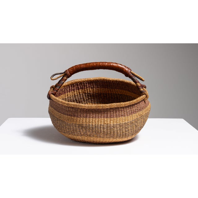 Mid 20th Century Ghana Tan Wicker Basket For Sale - Image 4 of 15