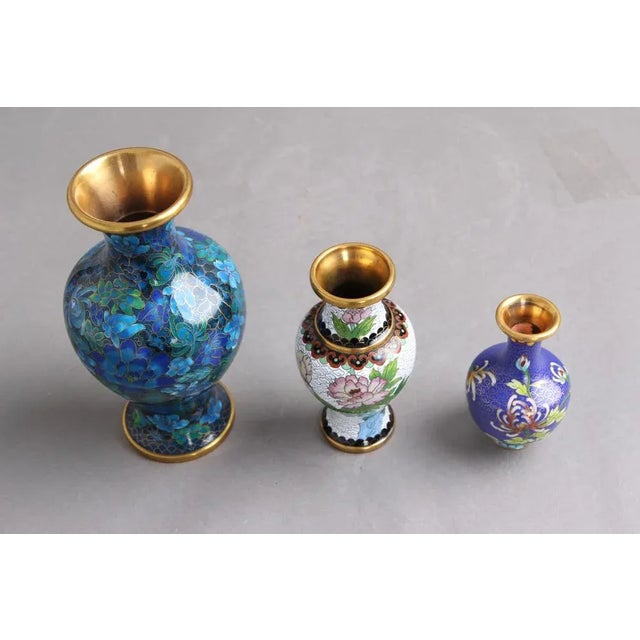 3 beautiful Chinese Jingfa vases. The height of each vase: 19, 13, and 10 cm. The vases are in beautiful condition with no...