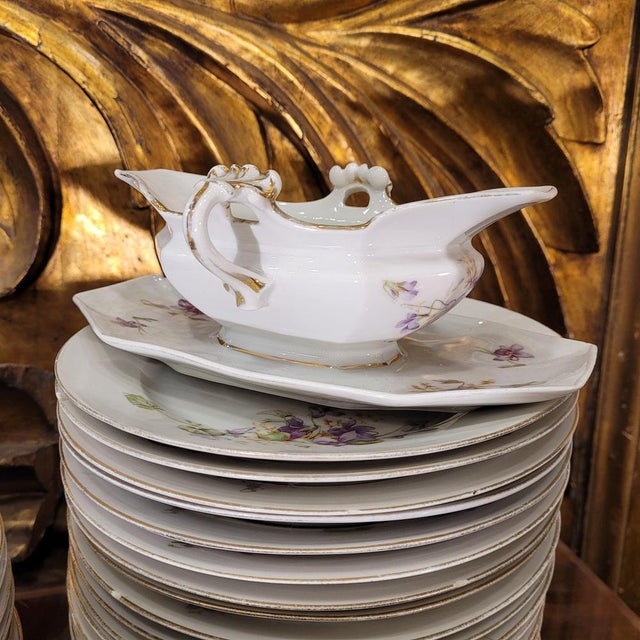 Purple Art Nouveau Violets Dinner Service by Albert Pillivuyt for Foëcy Limoges, 1920s, Set of 82 For Sale - Image 8 of 18