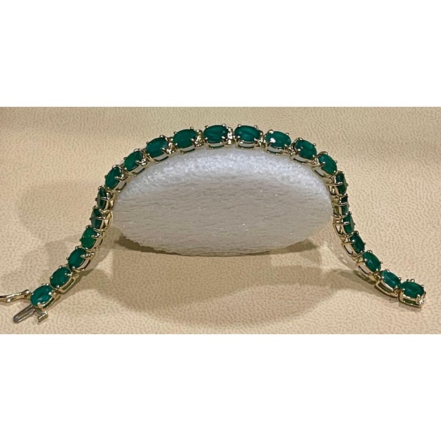 Metal 16 Carat Natural Emerald Cocktail Tennis Bracelet 14 Karat Yellow Gold For Sale - Image 7 of 18
