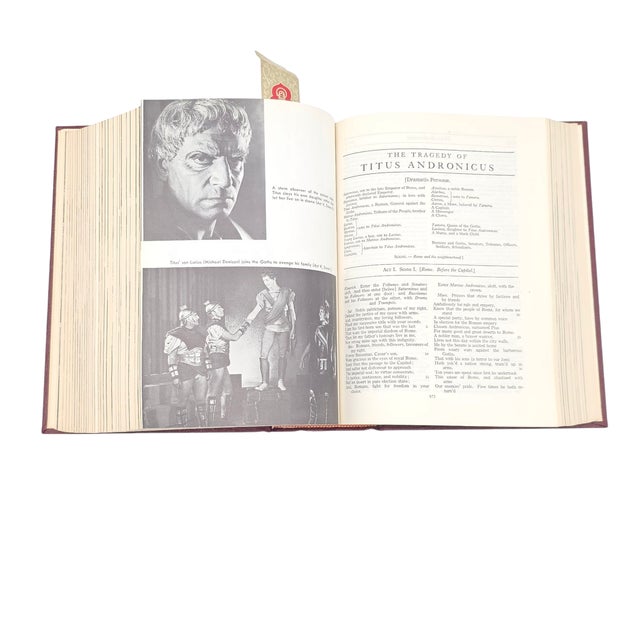 1958 Kittredge Edition – The Complete Works of Shakespeare by Grolier For Sale - Image 13 of 18