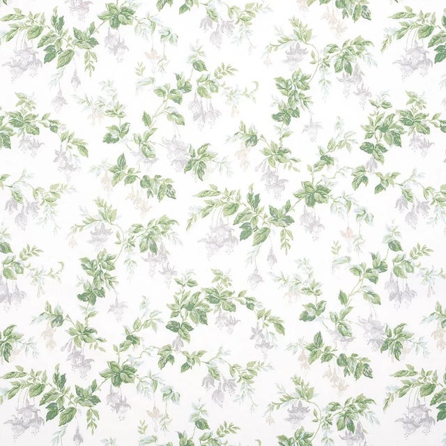 Sample - Schumacher Garden Gate Chintz Fabric in Grey For Sale