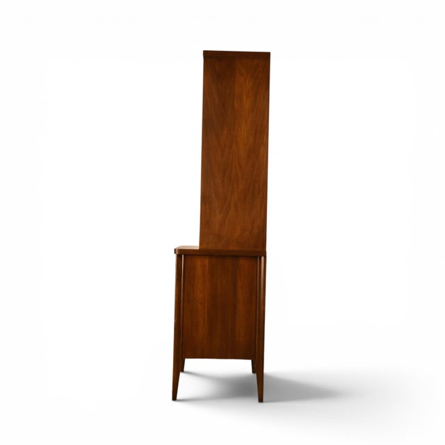 Broyhill Saga Vintage Mid Century Modern Petite China Cabinet C. 1960s For Sale - Image 13 of 16