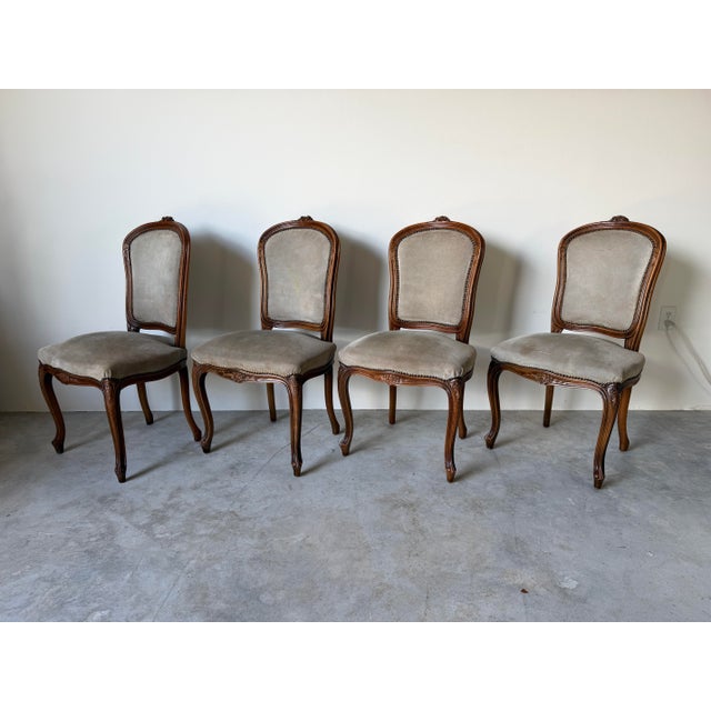 1970s Italian French Provincial Louis XV-Style Carved Wood & Suede Dining Chairs – Set of 4 For Sale - Image 4 of 12