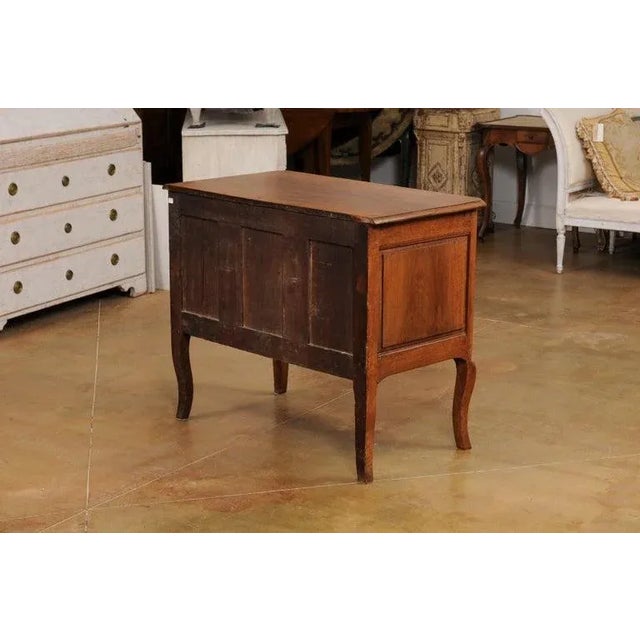 1790s French Louis XV Walnut Commode Sauteuse with Two Drawers and Cabriole Legs For Sale - Image 11 of 13