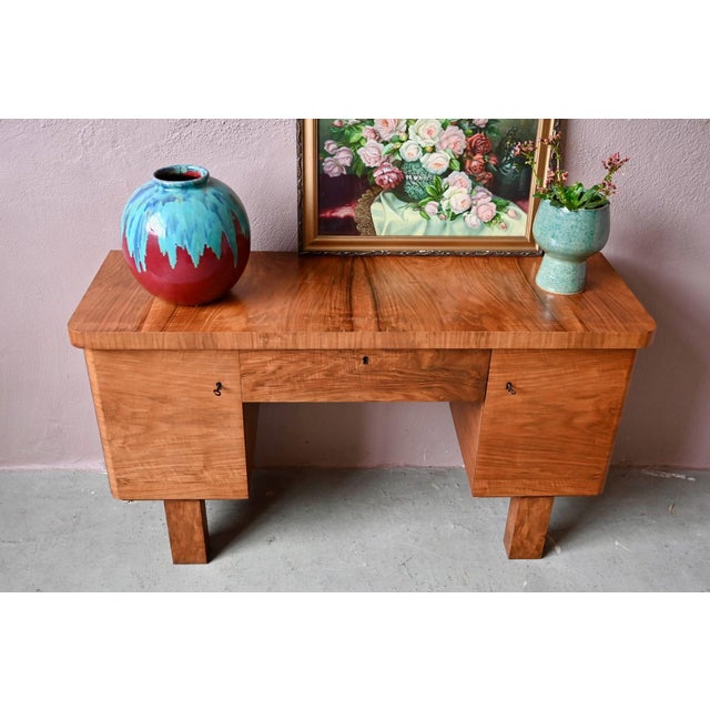 Simple yet charming, this Art Deco console table embodies the understated elegance of the 1930s. Whether used as a...