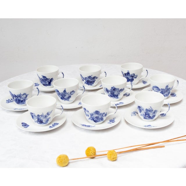 Danish Porcelain Blå Blomst Mocha Cup Set from Royal Copenhagen, 1980s, Set of 20 For Sale - Image 11 of 11