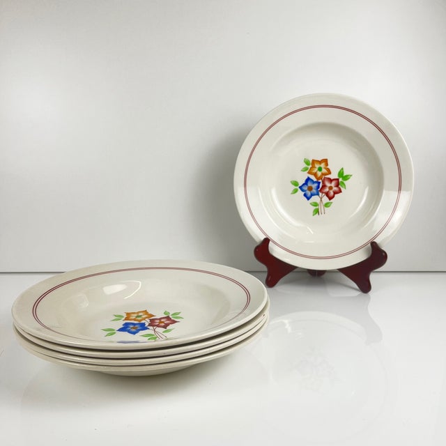 Set of 5 soup plates "The Beehive", Moulins des Loups, 20th century Opaque porcelain Dimensions: Diameter: 23 cm Height: 4...