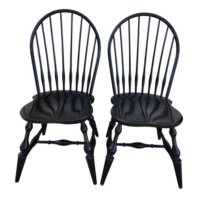 1990s 2 Nichols & Stone Windsor Side Chairs Bow Back Saddle Seat Distressed Country For Sale