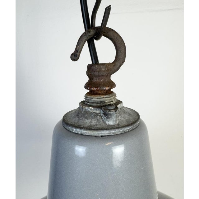 1960s Industrial British Grey Enamel Factory Pendant Lamp from Benjamin Electric Manufacturing Company, 1960s For Sale - Image 5 of 18