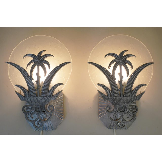 1930s Rare Matched Pair French Art Deco Tropic Palm Aluminum Glass Wall Sconce Lamps 1920's For Sale - Image 5 of 13