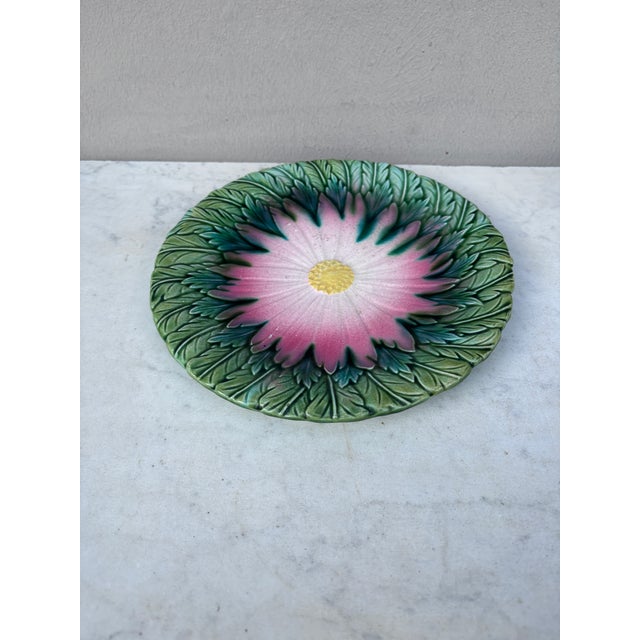 French Majolica daisy plate Orchies unsigned, circa 1890.