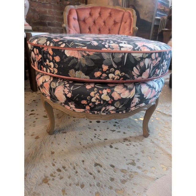 1940s Vintage French Chaise With New Upholstery For Sale - Image 4 of 12
